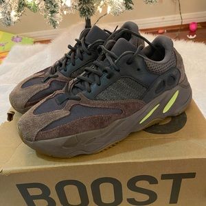 Yeezy Boost 700 Muave in mens size 9